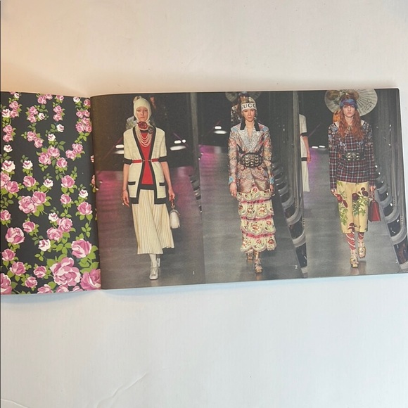 Gucci Fashion Show Fall Winter 2017/2018 Collection Booklet - Picture 6 of 16